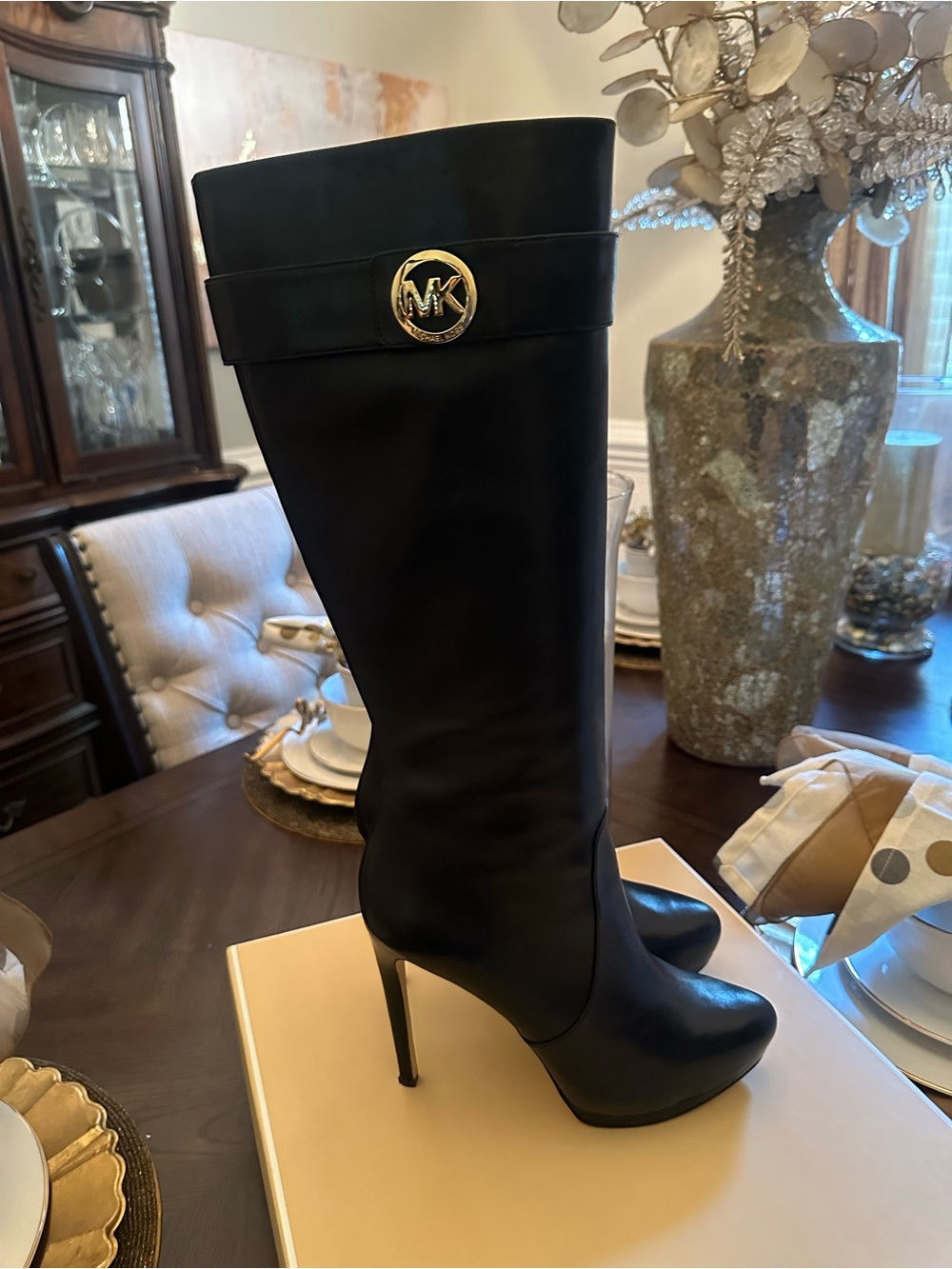 Slightly Worn Size 8 Michael Kors Black leather Knee-High Stiletto Boots
